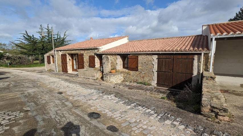 Location de vacances pour 4 personnes, avec terrasse, adapté aux familles à La Chaize-Giraud