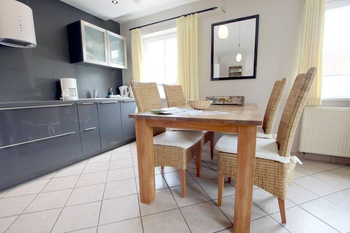 Ganze Wohnung, Ferienwhg. mit 3-Zimmern auf ca. 60m², im Zentrum von Wyk, sehr ruhig gelegen. in Wyk auf Föhr (Stadt), Wyk auf Föhr