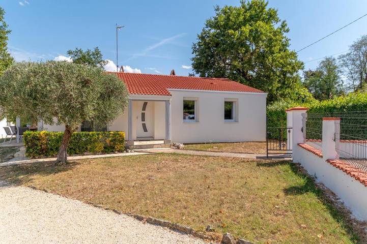 Location de vacances pour 6 personnes, avec Terrasse à Saint-Étienne-de-Tulmont