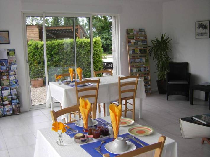 Chambre d’hôte pour 7 personnes, avec piscine ainsi que vue et jardin, adapté aux familles au Parc Naturel Régional du Marais poitevin - 2