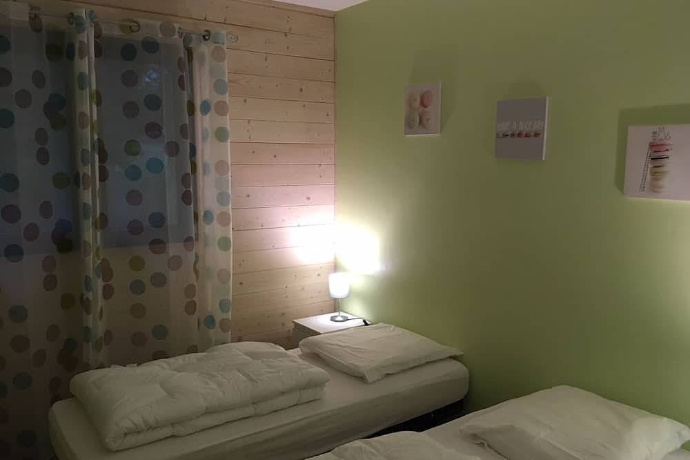 Chalet bois 100m² tout confort avec spa privatif in Le Vigean, Région de Mauriac