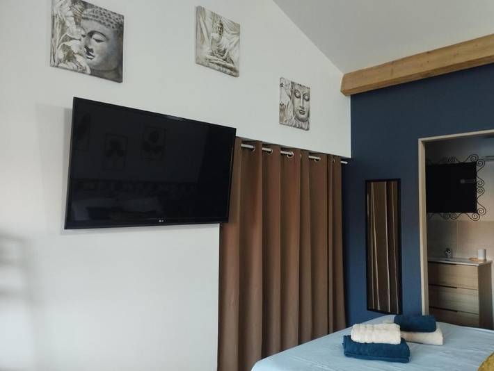 Location de vacances pour 2 personnes, avec jardin ainsi que terrasse et vue à Milhaud - 4