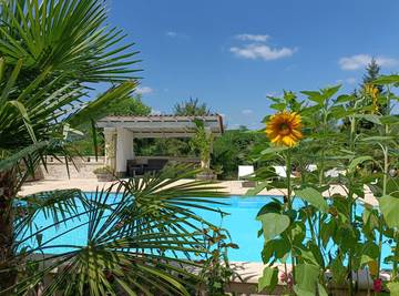 Cottage pour 2 personnes, avec jardin et piscine à Creysse