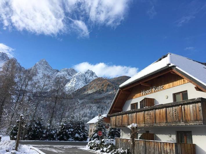 Hotel für 20 Personen, mit Balkon und Terrasse sowie Garten und Ausblick in Kranjska Gora