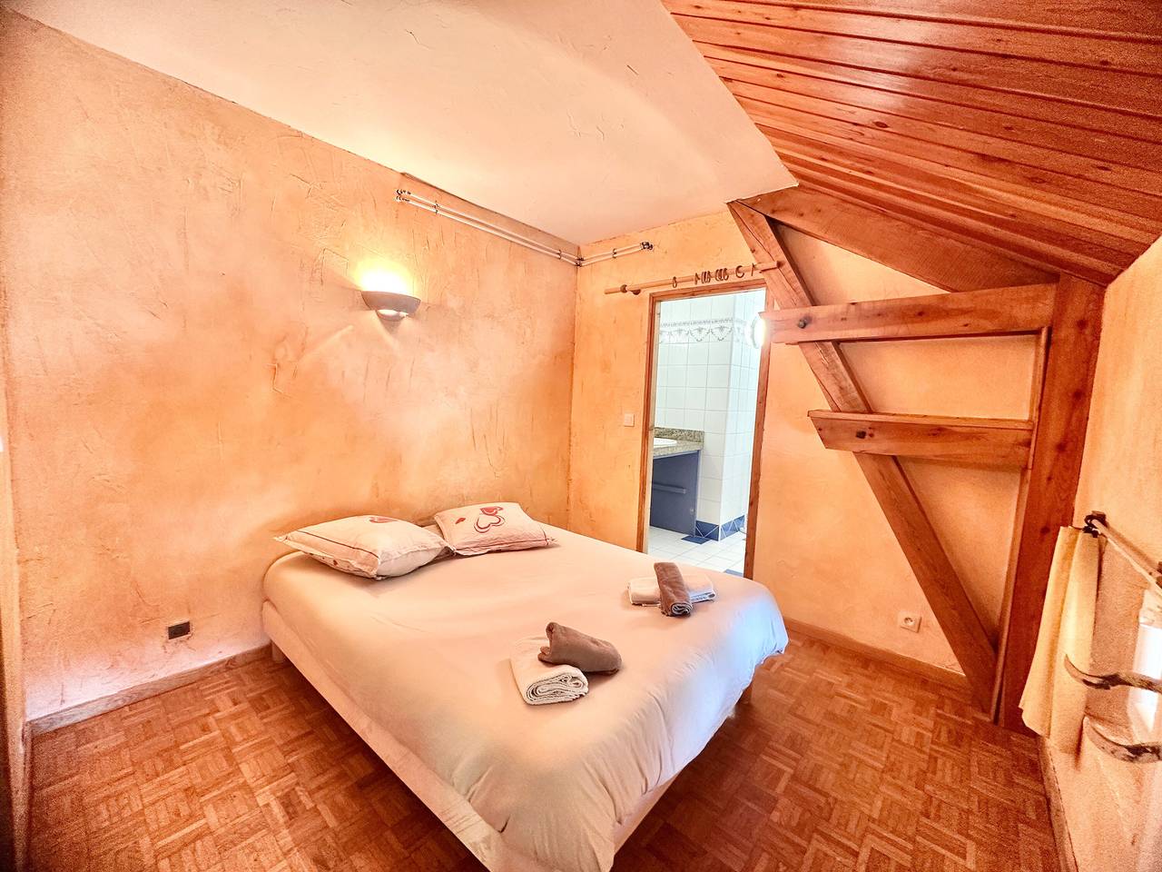 Entire apartment, Apartment 'Chez Zoë Au Chalet De Segure' with Mountain View, Shared Garden and Wi-Fi in Abriès-Ristolas, Queyras