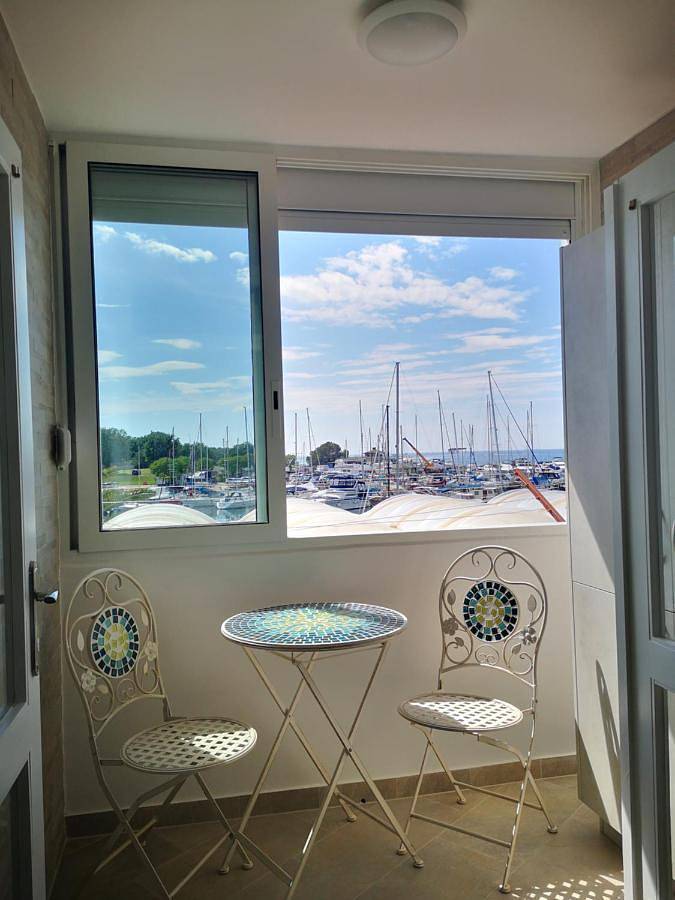 Ganze Wohnung, Lovely apartment near the beach with a sea view in Červar-Porat, Cervar