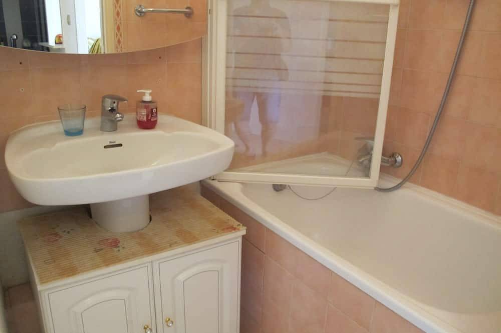 Apartamento entero, Beau studio cabine en rez de jardin in Agay, Saint-Raphaël (Var)