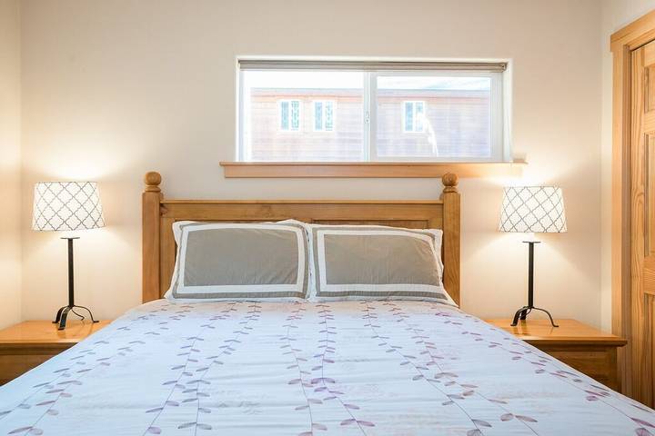 Chalet for 8 people, with hot tub and yard as well as balcony by Lake Tahoe