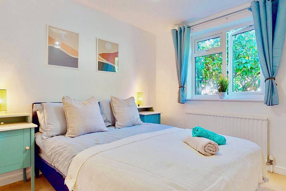 Geheel appartement, Spacious 2 Bed Ground Floor Apartment with Parking 2 Mins to Town Centre in Royal Tunbridge Wells, Kent