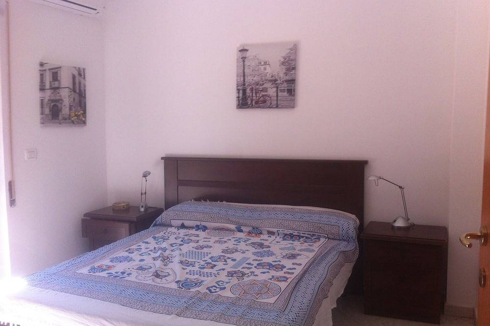 Apartamento entero, Hermoso apartamento de 3 dormitorios con amplio patio privado y jardín in Pizzo, Provincia de Vibo Valentia
