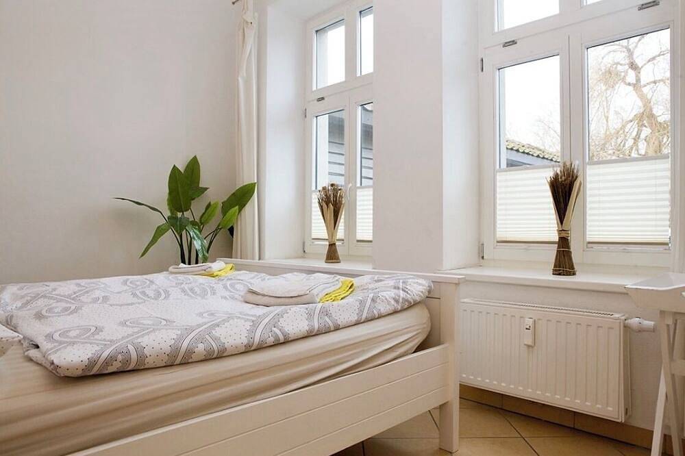 Ganze Wohnung, Ferienwohnung im Erdgeschoss - Villa Teichblick in Ozeaneum Stralsund, Stralsund