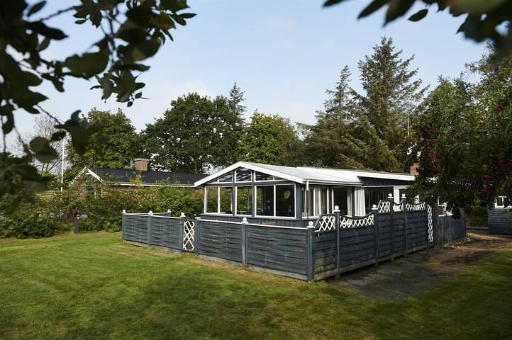 Ferieudlejning for 4 personer, med terrasse og have i Øster Hurup