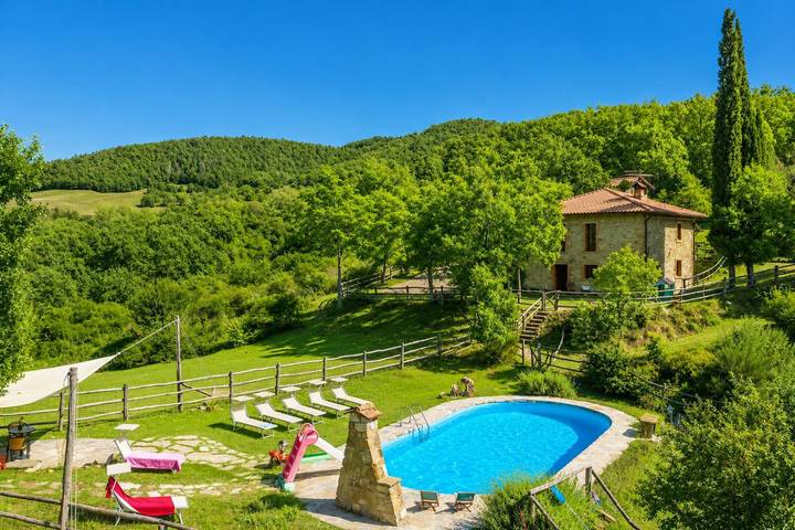 Villa per 10 persone, con giardino e balcone in Casentino