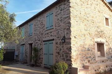 Gîte pour 4 personnes, avec jardin à Tanneron