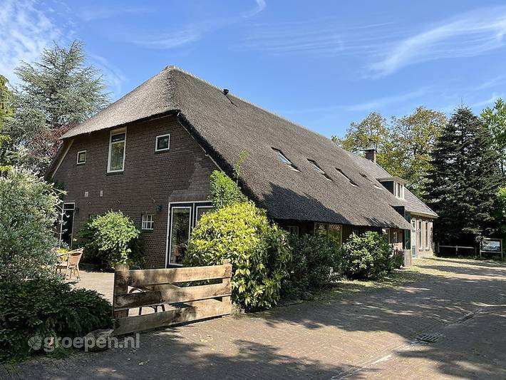 Vakantiehuis voor 31 personen, with sauna and balkon/terras as well as terras in Norg