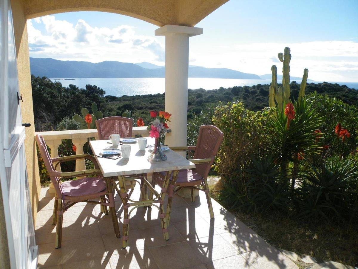 Appartement entier, Villa Liamone Studio für 3 Personen , 400 m vom Strand, Pool, Klimaanlage in Sagone, Coggia