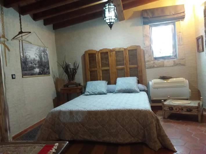 Gîte pour 5 personnes, avec vue ainsi que jardin et piscine, animaux acceptés à Tourves - 2
