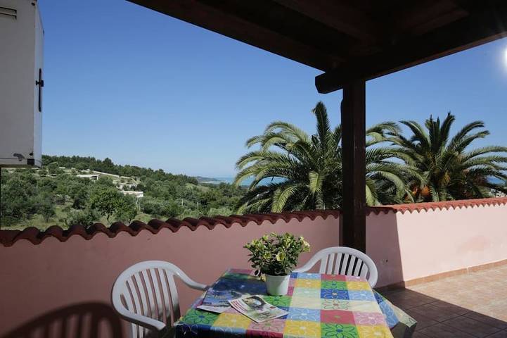 Vacation rental for 2 people, with hot tub and yard in Gargano