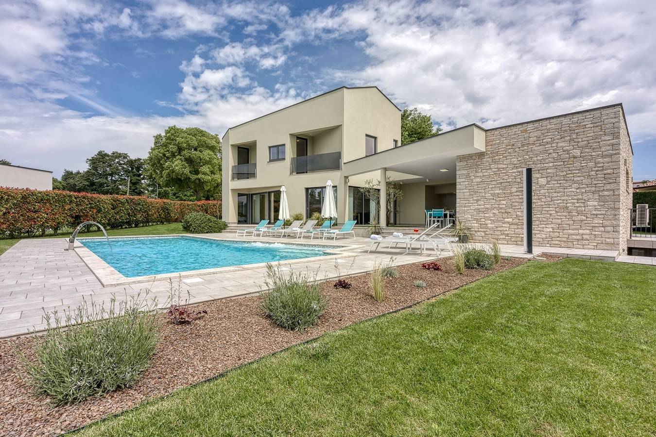 Moderne Villa Nada met zwembad en sauna in Kringa, Centraal Istrië