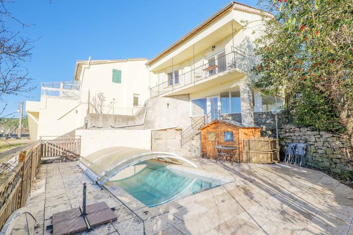 Location de vacances pour 6 personnes, avec Balcon et Jacuzzi à Laurac-en-Vivarais