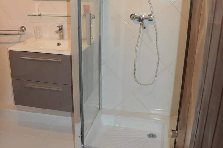 Gîte pour 2 personnes, avec balcon ainsi que jardin et piscine à La Gaude - 4