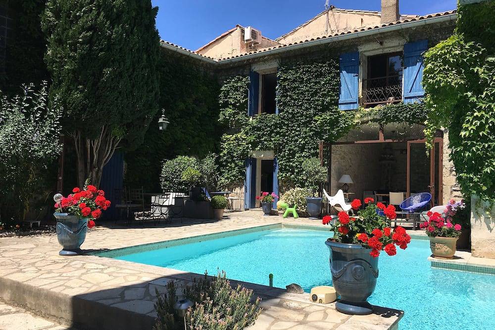 Appartement entier, Appartement dans villa de charme avec piscine. in Caveirac, Région de Nîmes