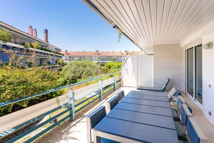 Ferienwohnung für 6 Personen, mit Terrasse und Garten sowie Pool