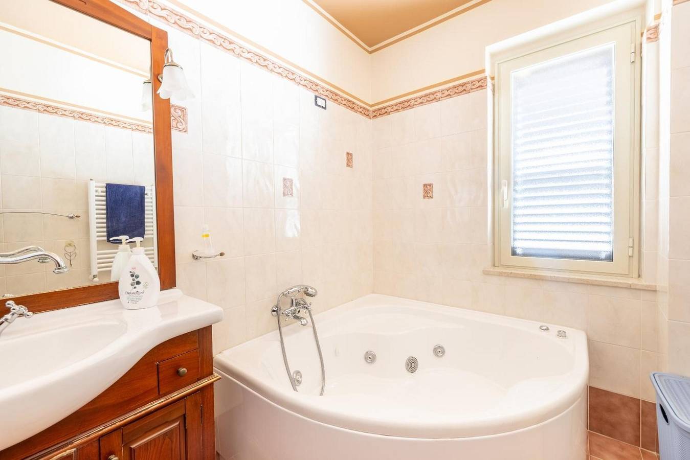 Villa for 8 personer med jacuzzi in Nizza di Sicilia, Provinsen Messina