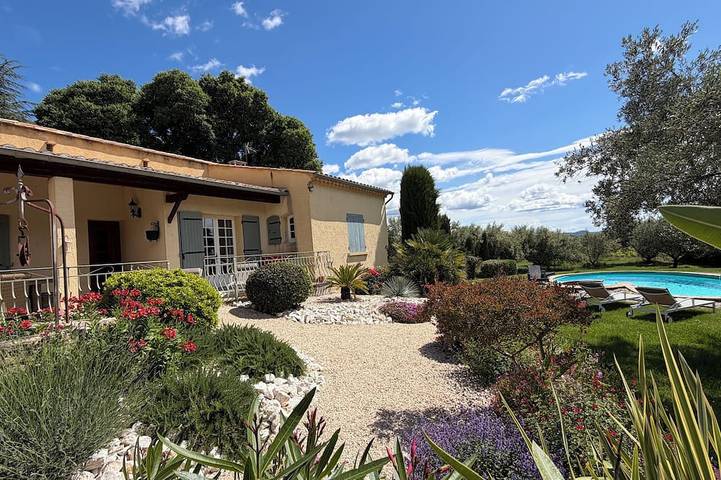 Location de vacances pour 6 personnes, avec Terrasse et Jardin à Montaren-et-Saint-Médiers