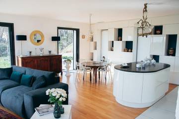 Gîte pour 4 personnes, avec piscine ainsi que jardin et jacuzzi à Allex