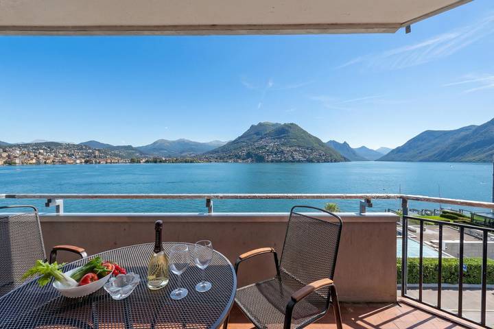 Ferienwohnung für 4 Personen, mit Seeblick und Terrasse in Paradiso