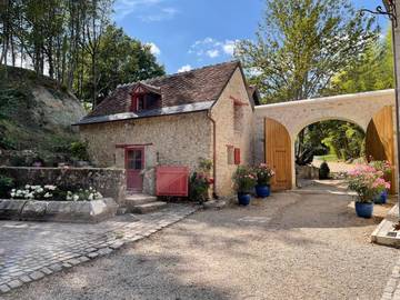 Gîte pour 2 personnes, avec vue ainsi que terrasse et jardin à Pernay