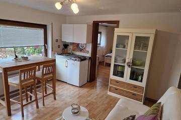 Ferienwohnung für 3 Personen, mit Terrasse und Garten in Veldenz