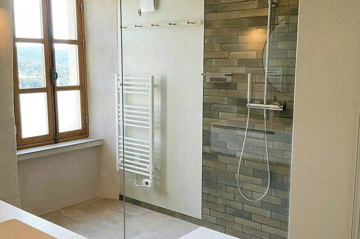 Location de vacances pour 5 personnes, avec piscine et jardin à La Caunette - 4