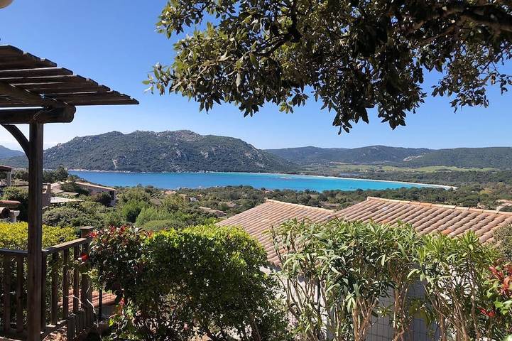 Villa pour 4 personnes, avec piscine ainsi que jardin et terrasse dans Santa Giulia