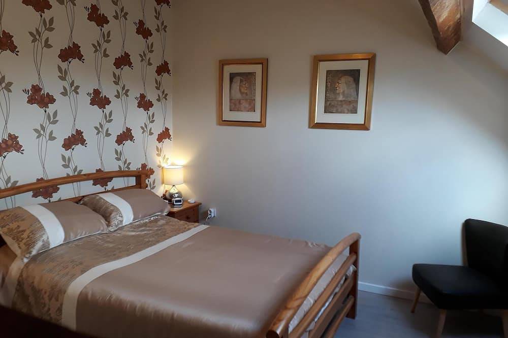 Appartement entier, B & B Le Jarrier - Alpes Mancelles - 2 Personnes - Chambre Double Avec Petit Déjeuner in Saint-Georges-le-Gaultier, Parc naturel régional Normandie-Maine