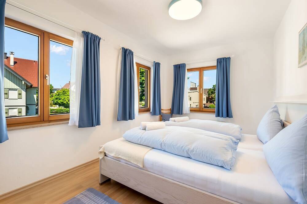 Ganze Wohnung, Ferienwohnung Kuprella 1 - mit Liegewiese und privatem Seezugang in Nonnenhorn in Strandbad Nonnenhorn, Nonnenhorn