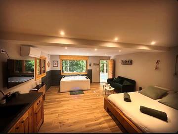 Gîte pour 3 personnes, avec jacuzzi ainsi que sauna et terrasse à Dourbies