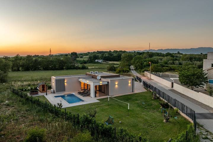 Villa für 6 Personen, mit Terrasse und Garten, kinderfreundlich - 1