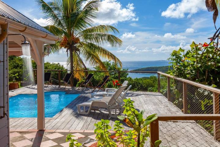 Villa pour 6 personnes, avec piscine ainsi que vue et jardin, animaux acceptés