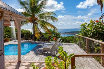 Location de vacances pour 6 personnes, avec vue ainsi que jardin et piscine, animaux acceptés à Tartane