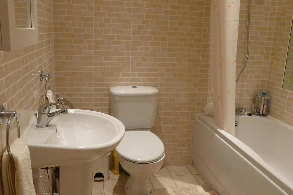 Entire apartment, Luxury Apartment with Spectacular Mountain and Sea Views, The Quay, Dundrum in County Down