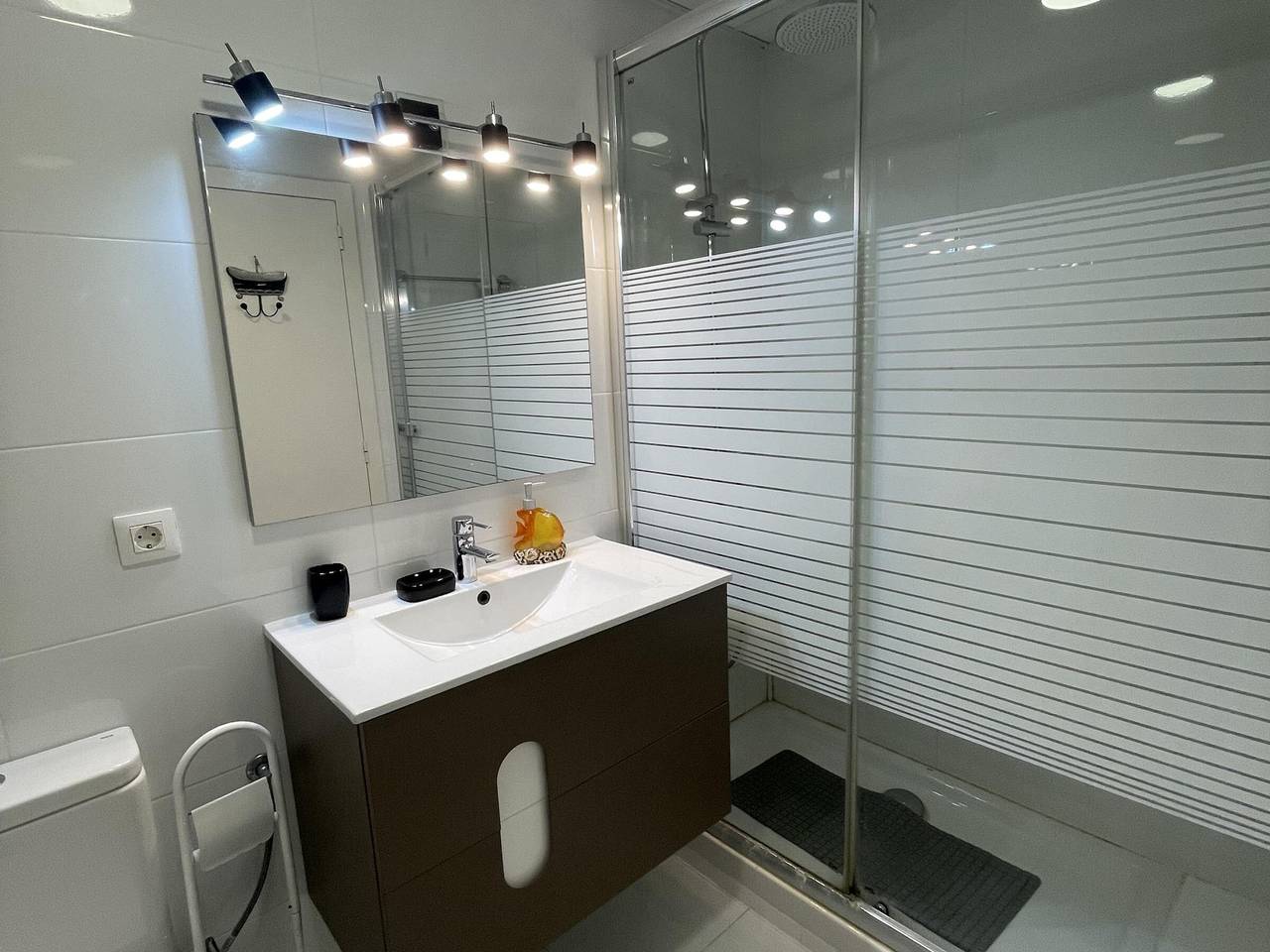 Entire apartment, Charming 2-Bedroom Apartment near Sierra de Irta Park in Peñíscola in Peñiscola, Costa del Azahar