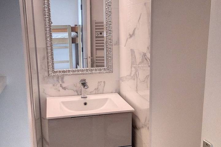 Ganze Wohnung, Studio-525-Ensuite mit Bad-Meerblick in Juan-les-Pins, Antibes