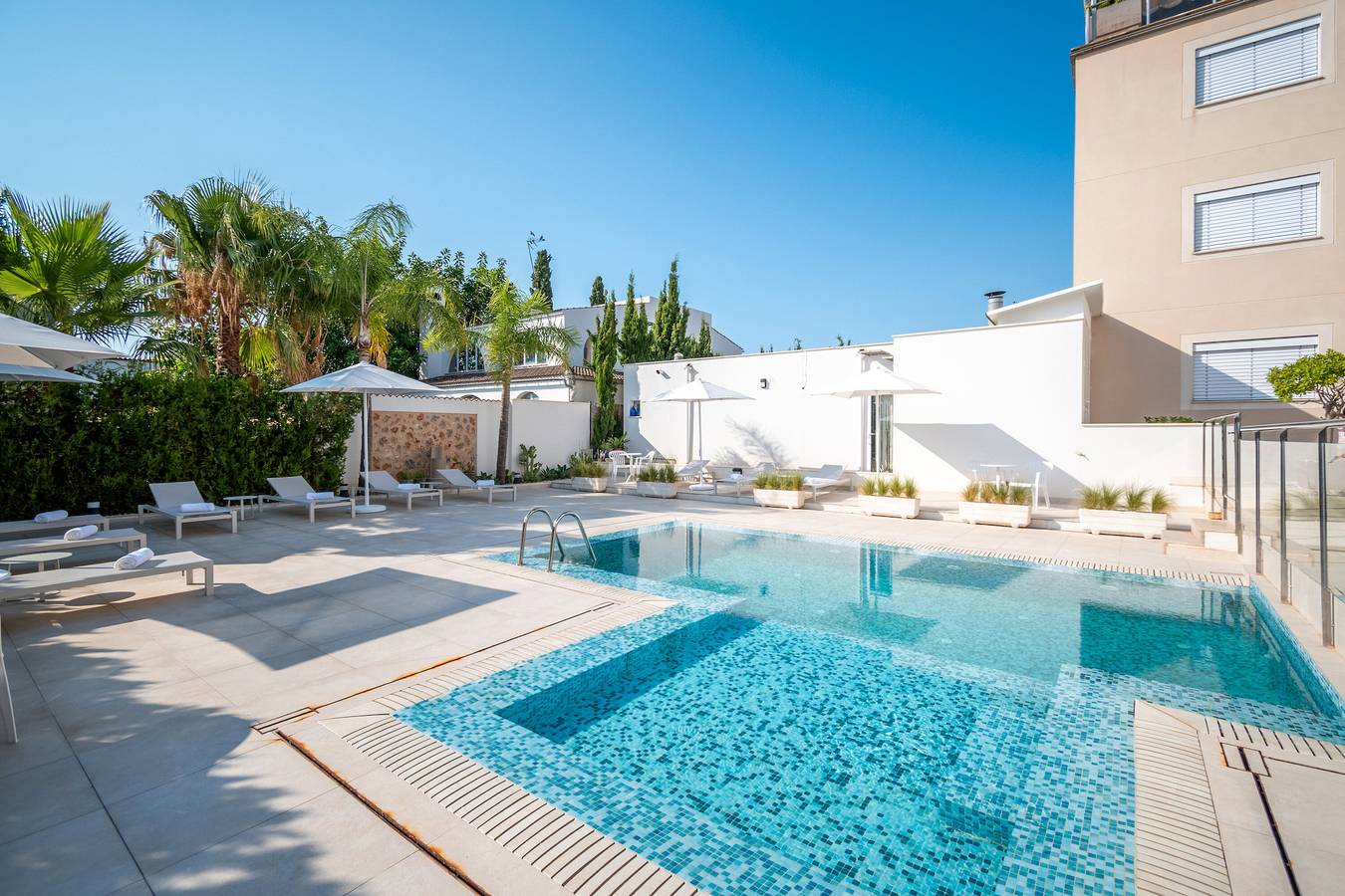 Ganze Wohnung, Apartment 'Las Palmeras 3' mit Gemeinschaftspool, Wlan und Klimaanlage in Cala Millor, Son Servera