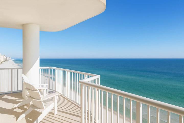 Vacation rental for 8 people, with balcony and pool, kid friendly in Baldwin County