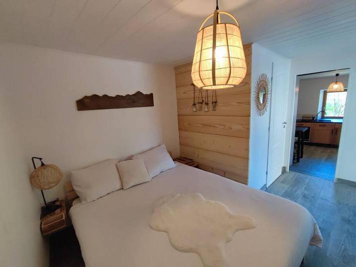 Gîte pour 4 personnes, avec jardin ainsi que vue et terrasse à Montmin
