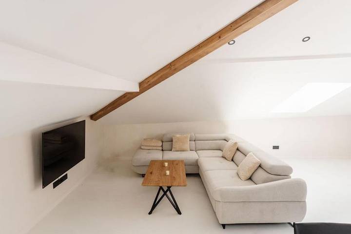 Gîte pour 12 personnes, avec terrasse, animaux acceptés à La Bâthie - 4