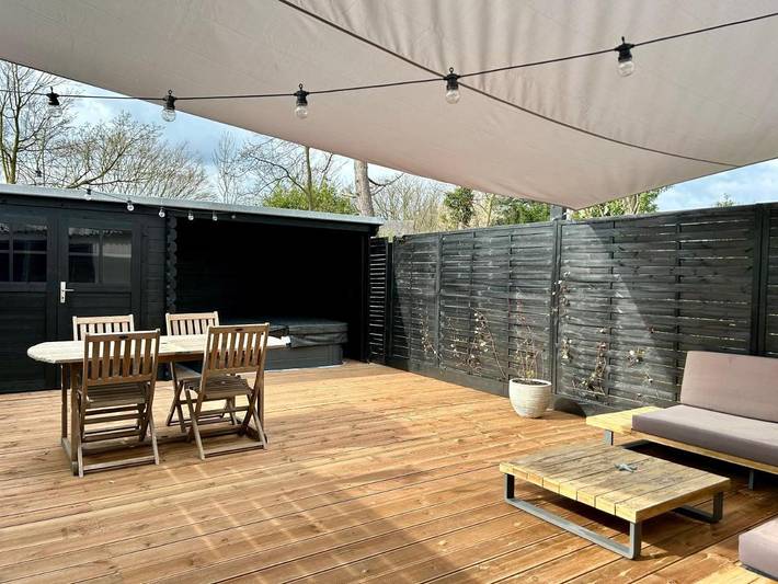 Location de vacances pour 4 personnes, avec jacuzzi ainsi que sauna et terrasse à Huy