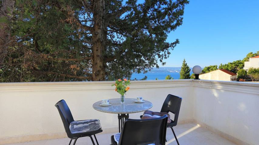 Studio für 3 Personen, mit Terrasse und Ausblick in Marusici